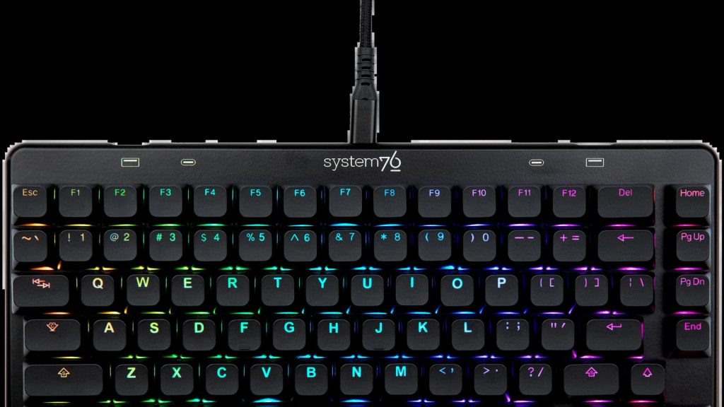 Photo produit d'un clavier System76 réalisée pour le lancement commercial du produit, matériel réel mis sur le marché.